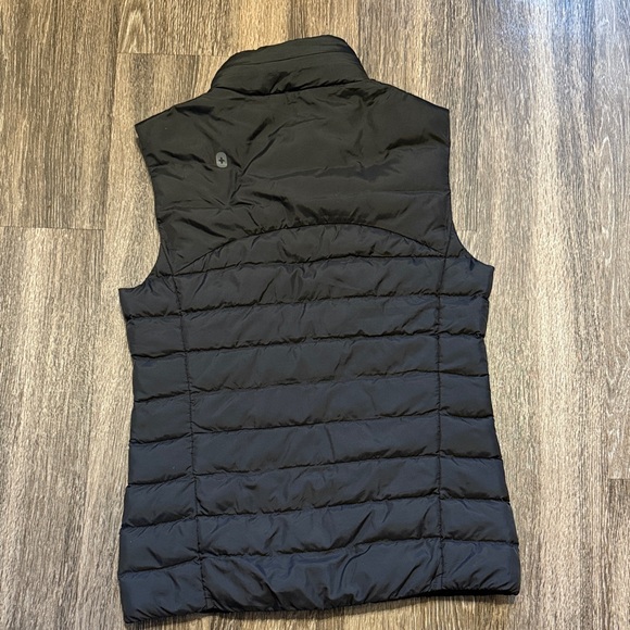 Figs Women's Packable Puffer Vest With Hidden Hood - Picture 2 of 4